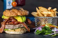 Hamburguesa B.L.T.A